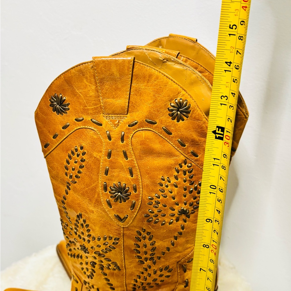 Vintage Western Heeled Boots - Picture 4 of 16